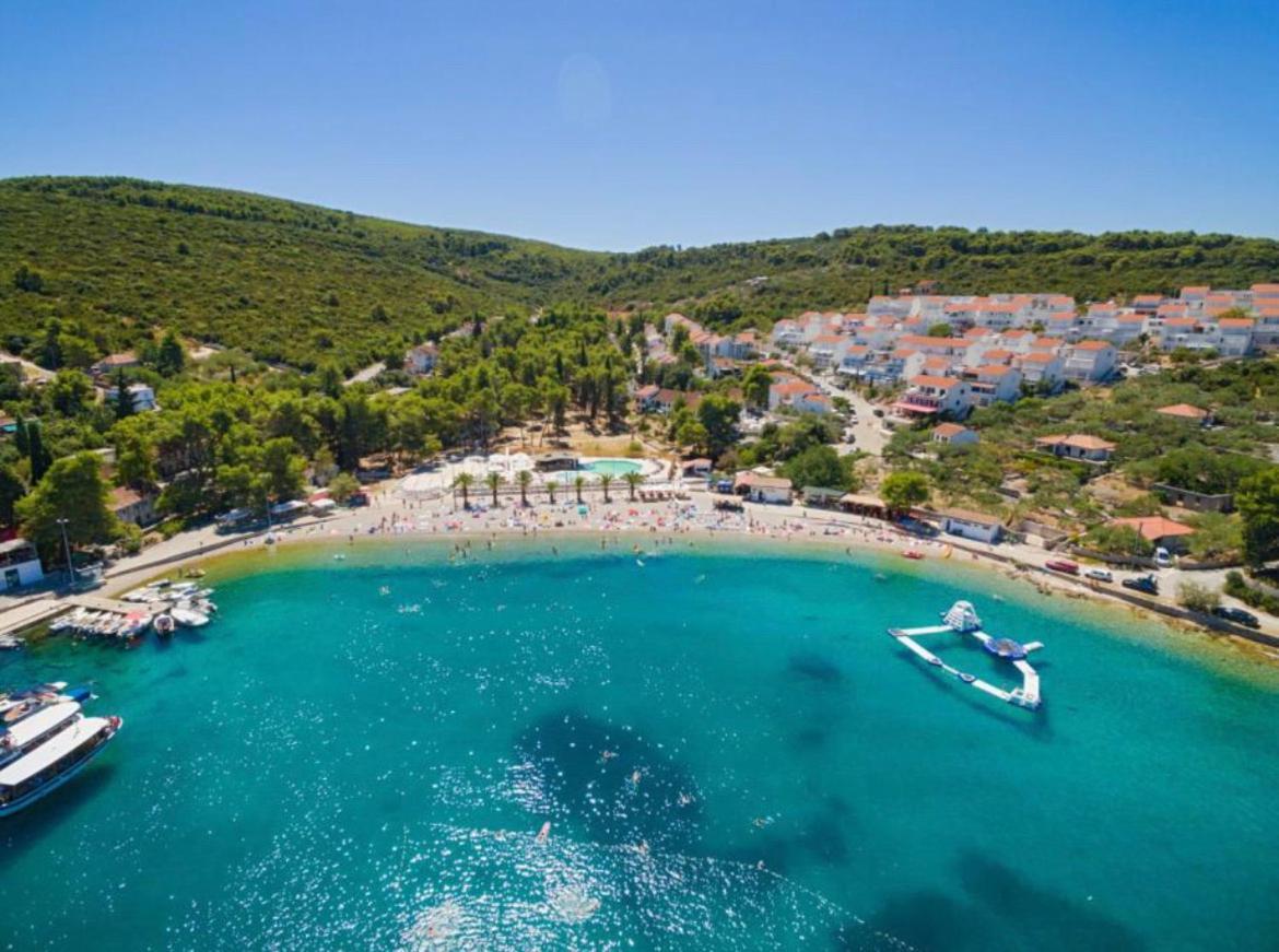 Apartman Ylli Nečujam Esterno foto