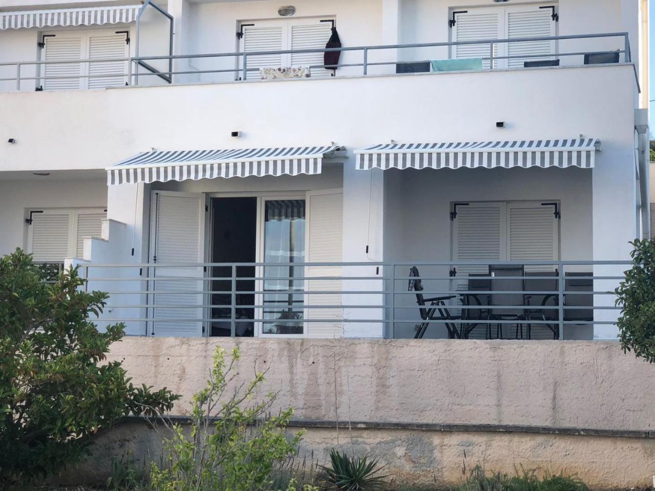 Apartman Ylli Nečujam Esterno foto