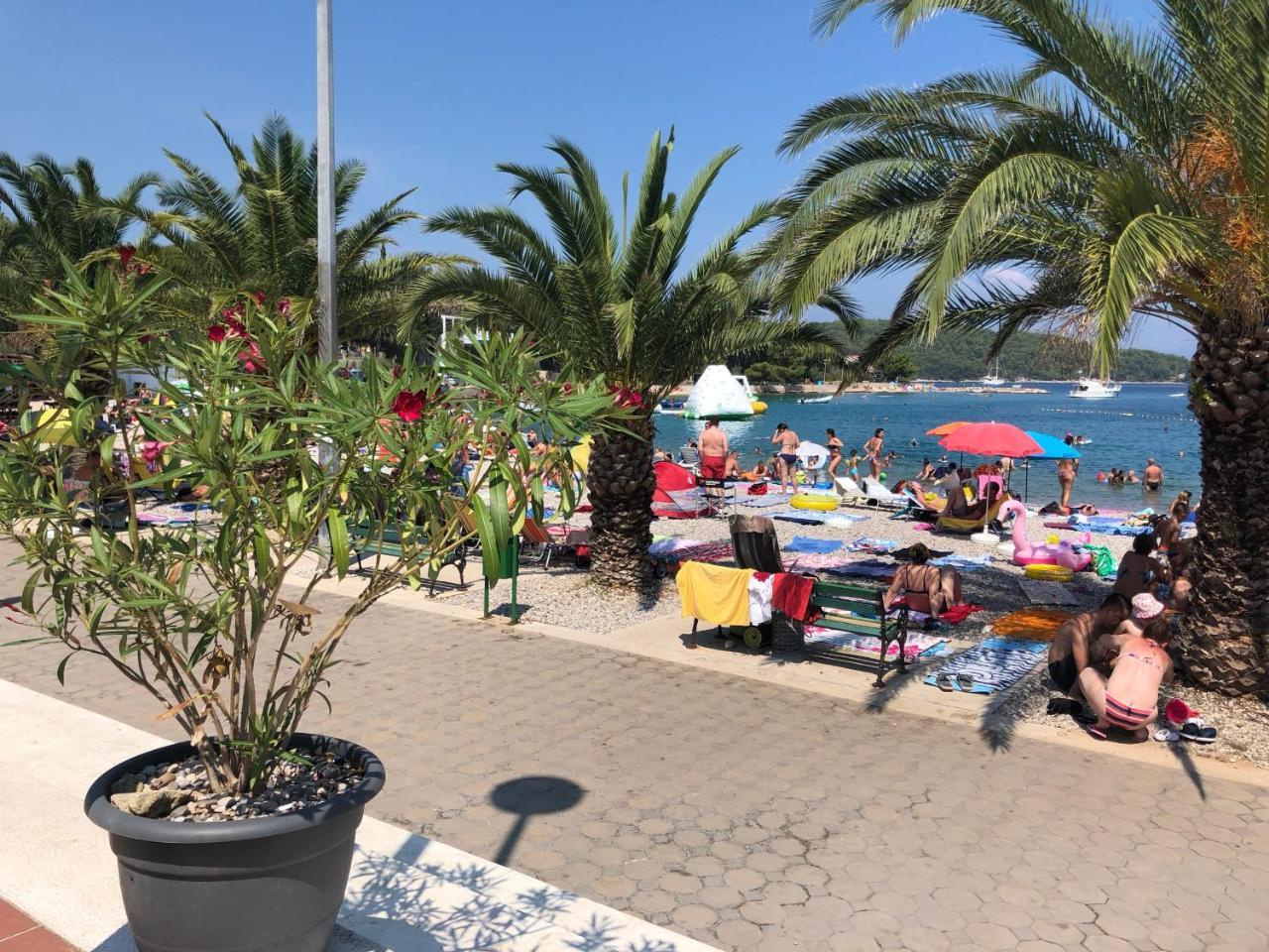 Apartman Ylli Nečujam Esterno foto