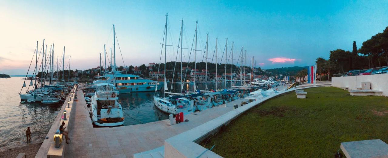 Apartman Ylli Nečujam Esterno foto